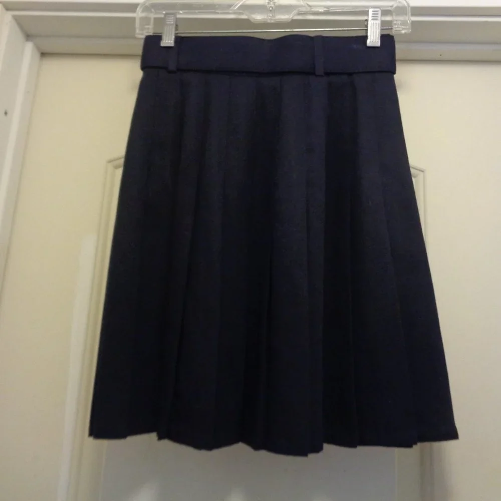 VINTAGE STRINGBEAN MINI PLEATED BLACK SKIRT W GOLDTONE BELT 3/4